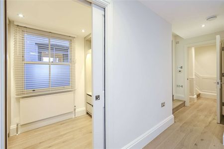 Raised ground floor apartment with its own front entrance - Photo 2