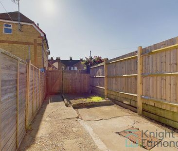 2 bedroom terraced house to rent - Photo 2