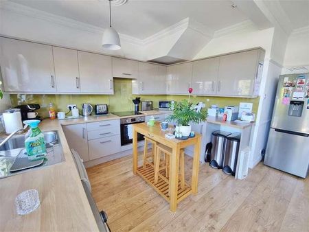 Yeovil Chase, Westcliff On Sea, Essex, SS0 - Photo 4