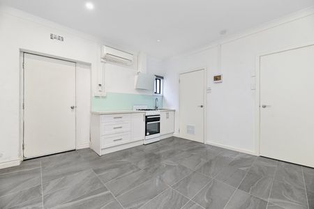 Low-Maintenance Studio in Prime Ashwood Location - access via alley way at rear - Photo 4