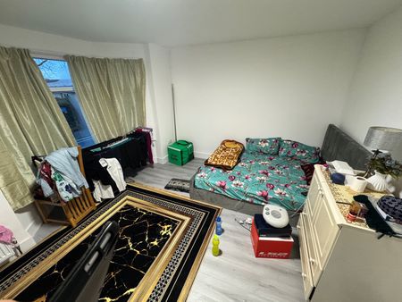 6 Bed End Terrace, Prince Regent Lane, E13 - Photo 2