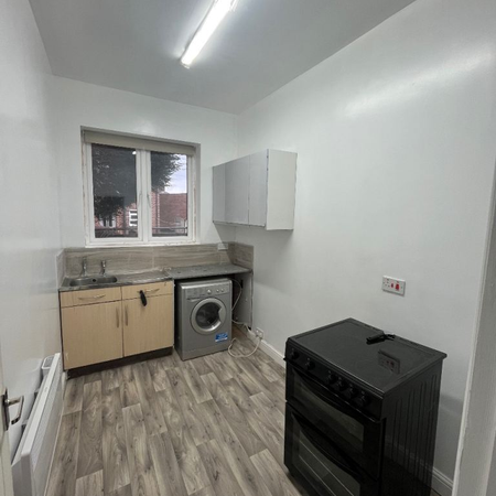 4 bedroom flat share to rent - Photo 3