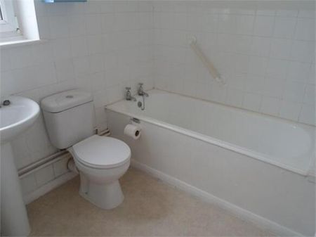 3 bedroom semi-detached bungalow to rent - Photo 5