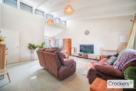 Warm & Cosy 2-Bedroom Unit with - Photo 5