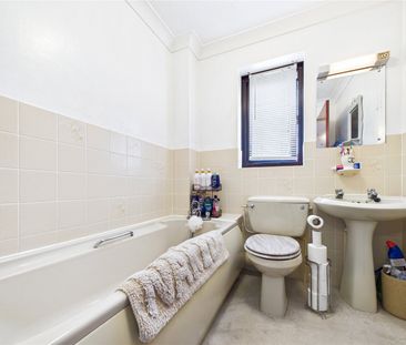 Gainsborough Drive, Lawford, Manningtree, Essex, CO11 2LF - Photo 6