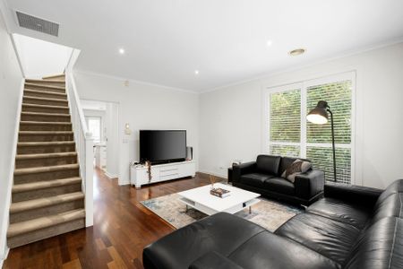 Effortless living in a vibrant lifestyle position - Photo 5
