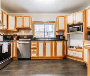 60 LAKE AVENUE Drive, Stoney Creek, Ontario, L8G3N3 - Photo 2