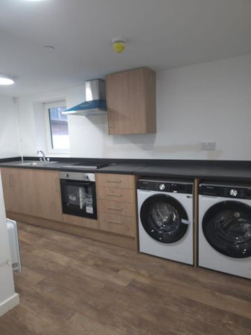 1 bedroom in a house share to rent - Photo 3