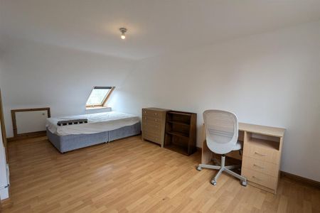 5 bedroom semi-detached house to rent - Photo 5