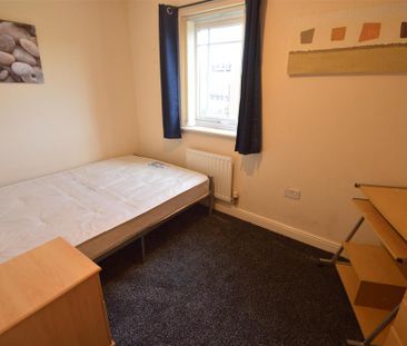 4 bedroom townhouse to rent - Photo 3