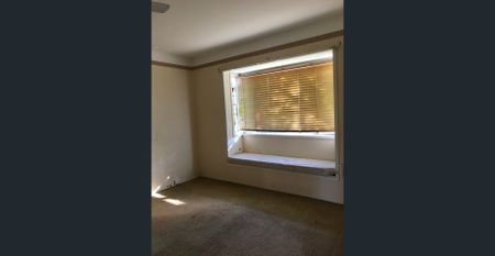 Conveniently located character home - walk to PA Hospital & public transport - Photo 4