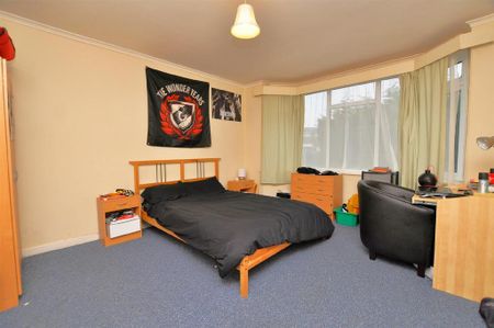 4 bedroom semi-detached house to rent - Photo 2