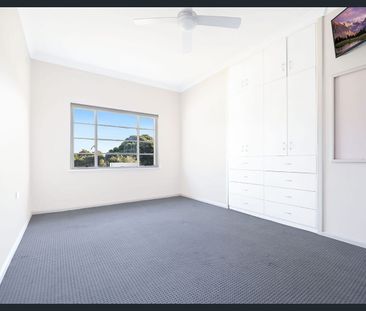 4 Bedroom Family Home with a View - 6 MONTH LEASE ONLY - Photo 4