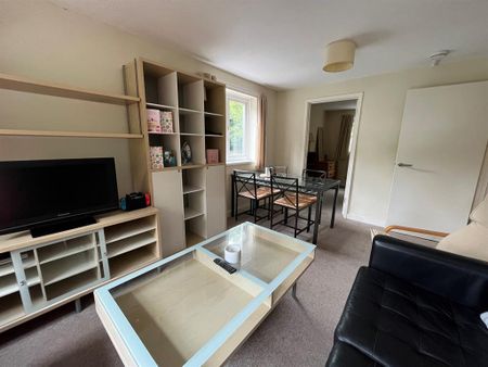 3 bedroom flat to rent - Photo 3