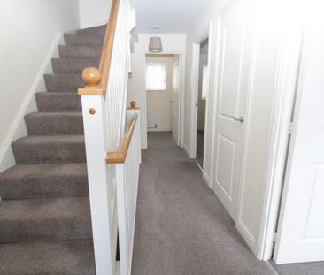 4 bedroom semi-detached house to rent - Photo 3