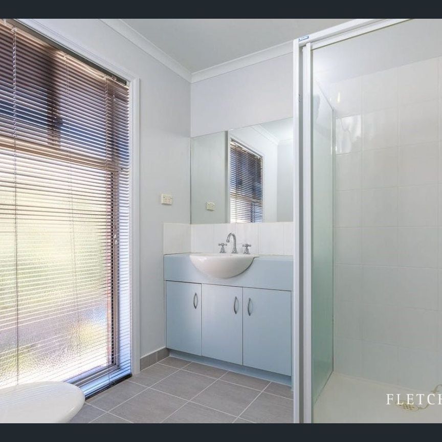 Three Bedroom Townhouse in Prime Location - Photo 1