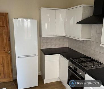 2 bedroom maisonette to rent - Photo 5