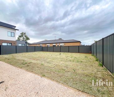 Spacious and Contemporary Family Home in Craigieburn - Photo 4