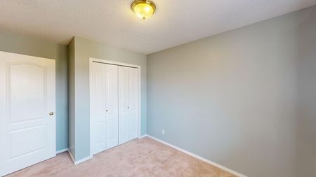 102 Hampstead Circle Northwest, Calgary - Photo 5