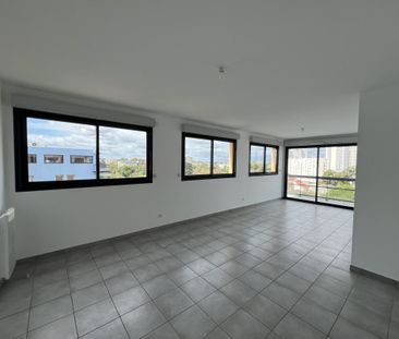 Location Appartement 4 pièces 84m² REZE 44400 - Photo 2