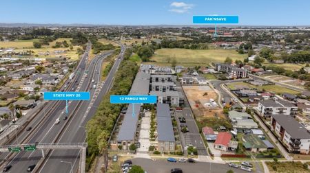 3 Bedroom in Mangere - Photo 2