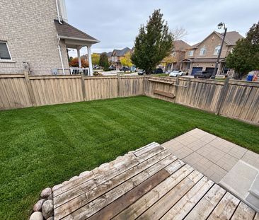 For Lease - 1260 Mccron Crescent, Newmarket, Ontario - Photo 1