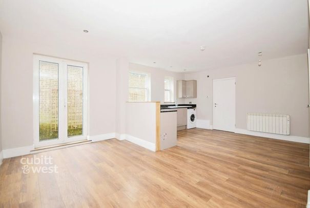 2 bedroom ground floor flat to rent - Photo 1