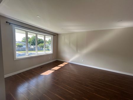 For Lease - 14 Volta Avenue, Kitchener, Ontario - Photo 4