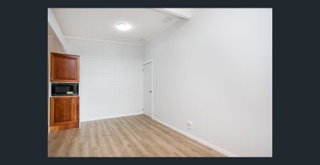 Studio Flat - Utilities Included - Photo 4