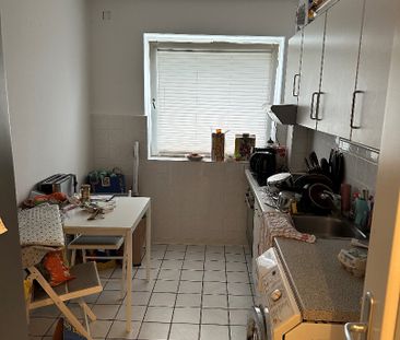 Großzügige 2 1/2-Zimmer-Wohnung mit großer verglaster Loggia! - Photo 3