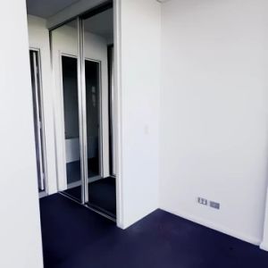 2 bed 2 bath - Photo 2