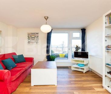 Spacious modern one bedroom flat mins to tube & shops - Photo 1