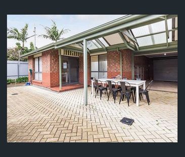 Everything At Your Finger Tips! - Photo 5