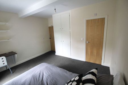 4 bedroom terraced house to rent - Photo 3