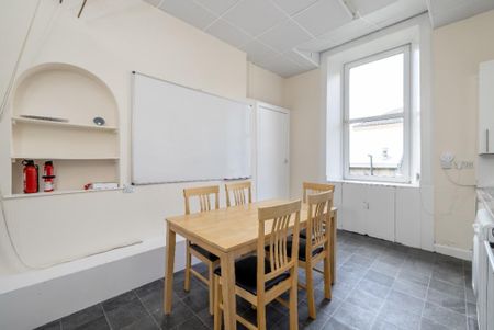 4 bedroom flat to rent - Photo 2