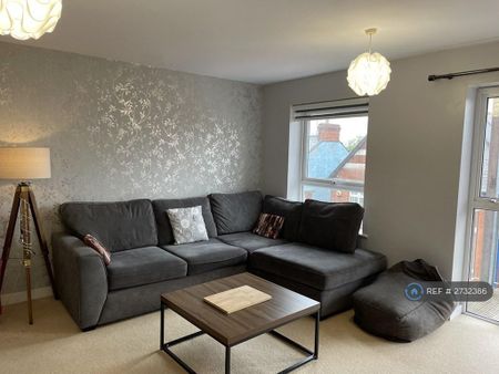 2 bedroom flat to rent - Photo 2