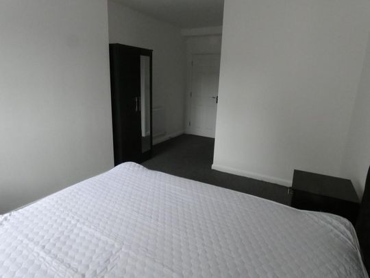1 bedroom in a flat share to rent - Photo 1