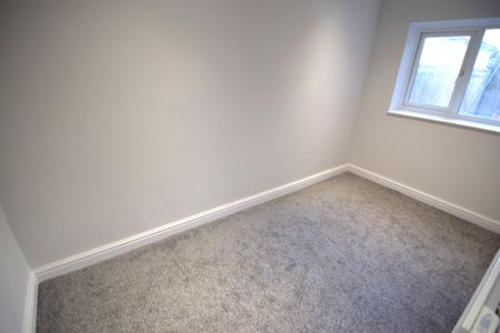 To Let 1 Bed Apartment - Photo 2
