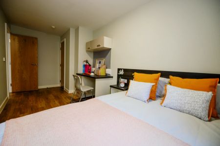 Two-Bedroom Apartment(1 Single Bed & 1 Double Bed) - Photo 2