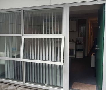 2 bedroom unit secluded from common area - Photo 5