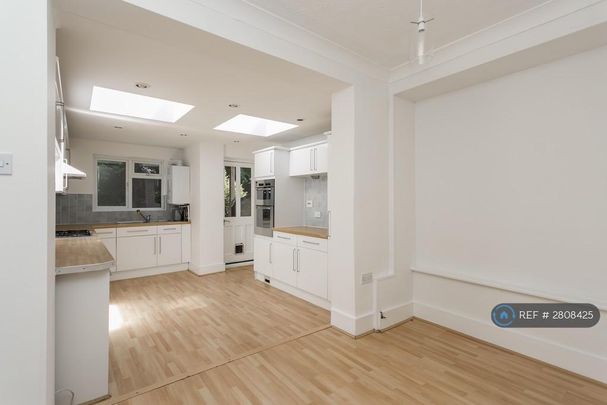 2 bedroom terraced house to rent - Photo 1