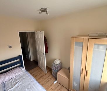 1 Bed Flat, Frensham Drive, SW15 - Photo 3