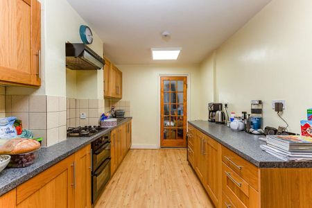 3 bedroom terraced house to rent - Photo 2
