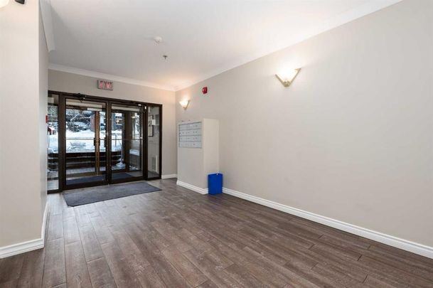 Luxury Top Floor Corner Condo With Downtown Views & Loft. Heat And Water Incl. - Photo 1