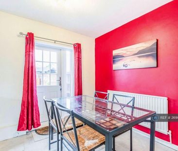 3 bedroom semi-detached house to rent - Photo 3