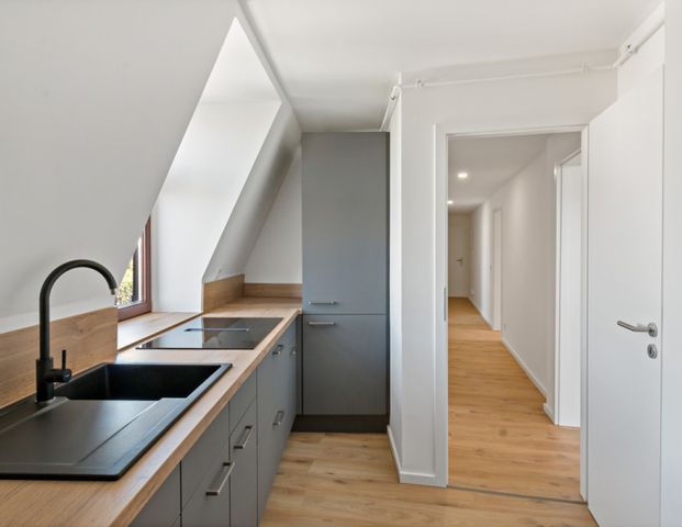 Charmante Dachgeschosswohnung im Herzen von Halle (Saale) – Erstbezug nach Sanierung - Foto 1