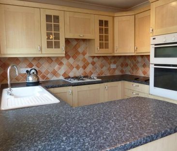 3 bedroom semi-detached house to rent - Photo 3