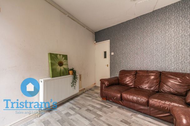 5 bed Mid Terraced House for Rent - Photo 1