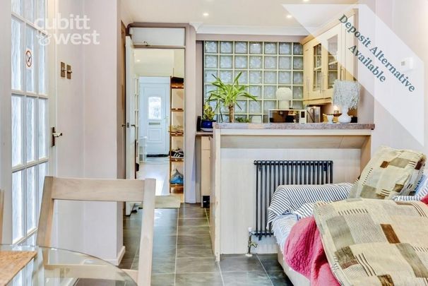 4 bedroom end of terrace house to rent - Photo 1