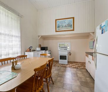 3 Bedroom Queenslander - Great Location - Photo 3